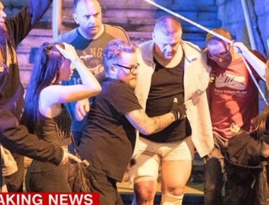 Οι κάτοικοι άνοιξαν τα σπίτια τους για να φιλοξενήσουν τον κόσμο μετά το τρομοκρατικό χτύπημα στο Μάντεστερ